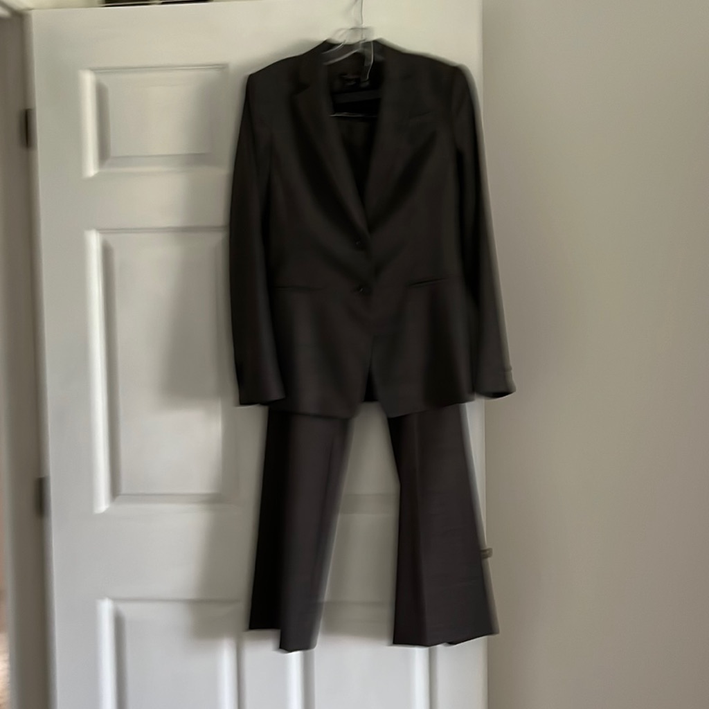 Ann Taylor Business Suit Size 4. Jacket And Pants. Size 4